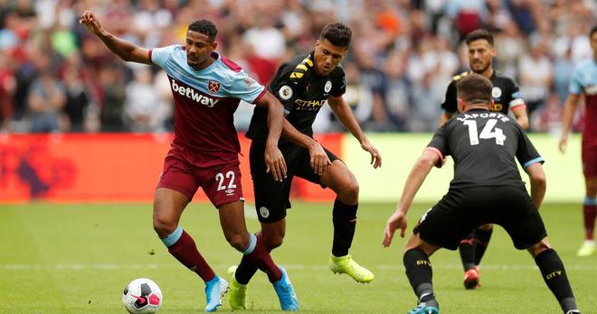 足球中超主帅否认下课传闻：全力以赴（中超主帅辟谣下课传闻：将尽全力带队）