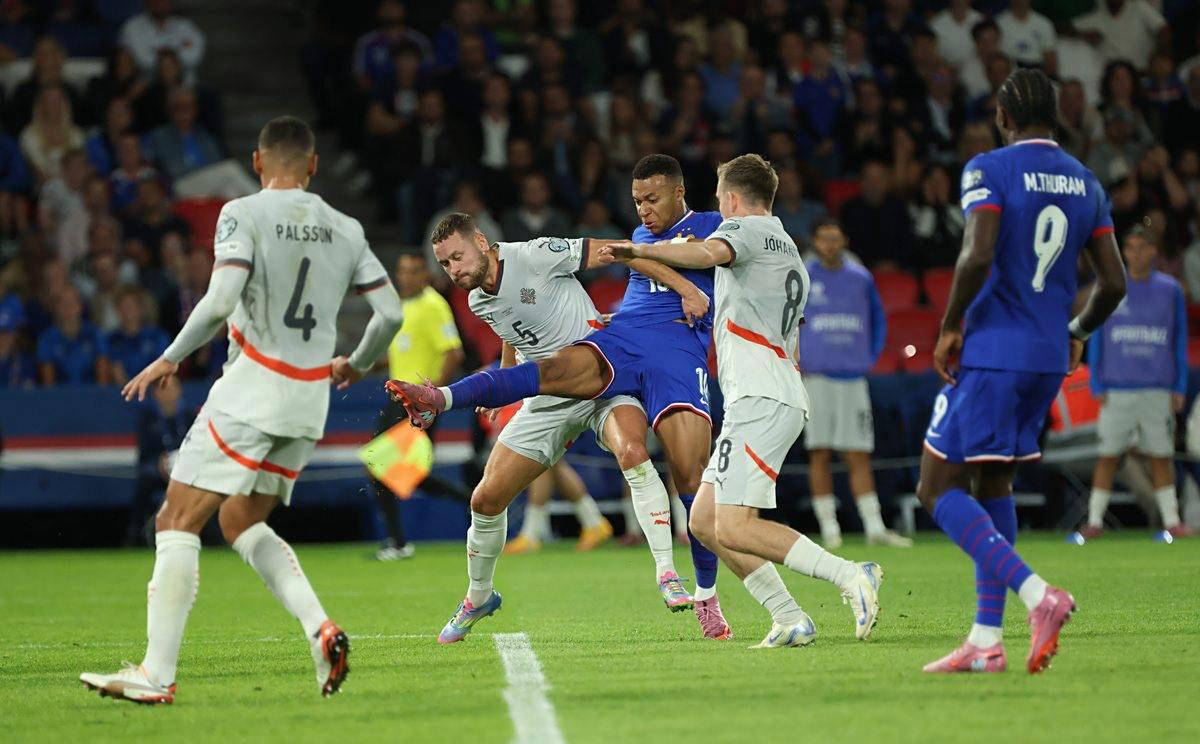 特殊癖好？埃基蒂克名字对称，职业生涯穿过11、22、33、44号