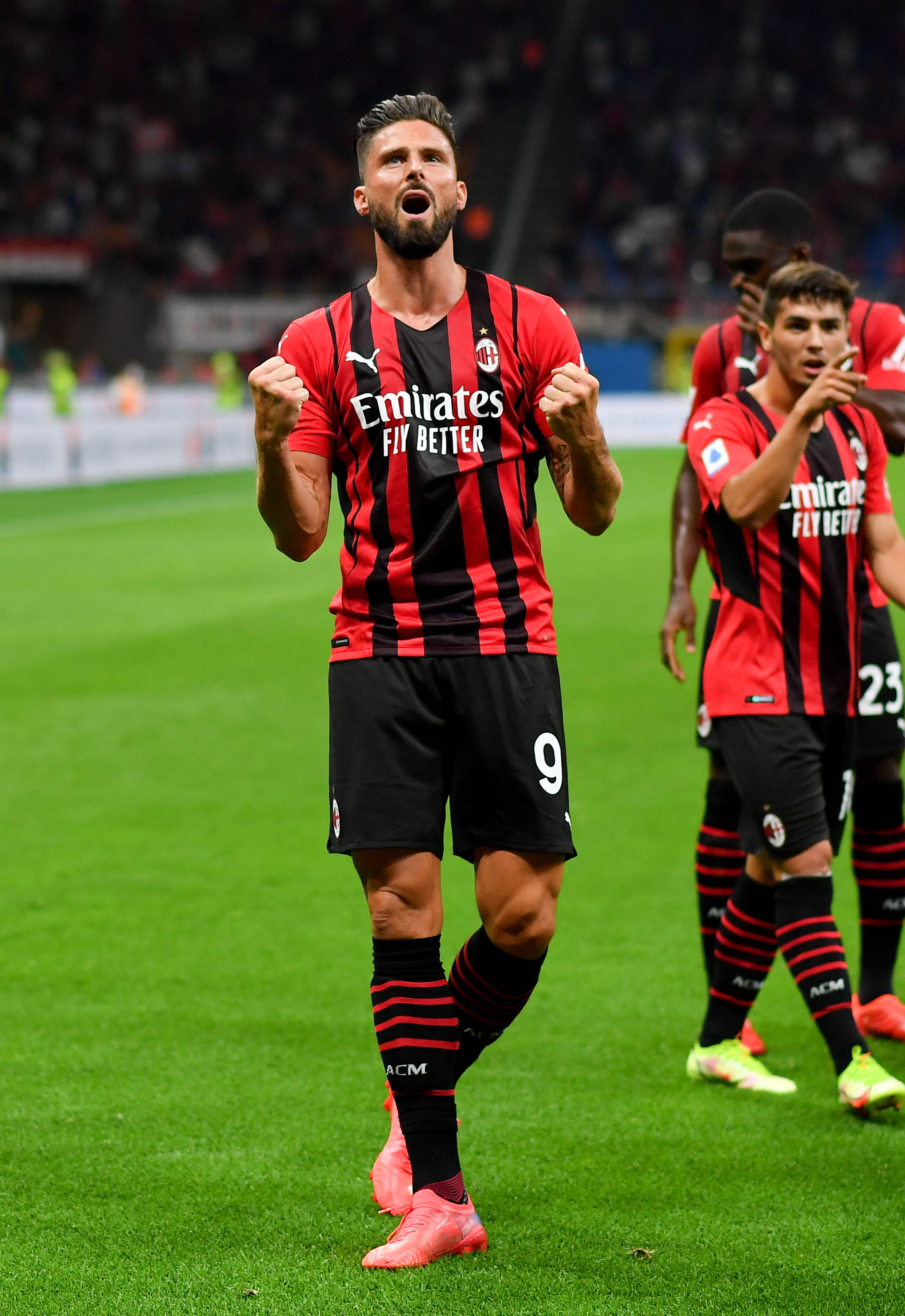 前锋关键进球锁定胜局