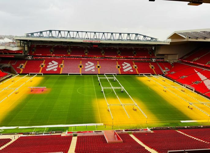 贝林厄姆2年来首次接定位球传球得分，今年进球追平维尼修斯（贝林厄姆时隔两年再度接定位球传中破门，本年度进球数追平维尼修斯）