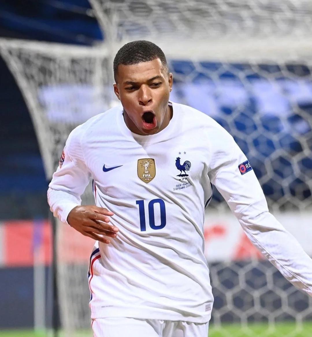 天空：切尔西正在尝试引进罗克，曼联也对球员有意（天空体育：切尔西欲签罗克，曼联亦感兴趣）