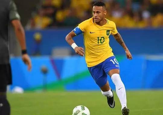 欧冠积分榜：阿森纳继续全胜领跑，拜仁3分之差位列第二（欧冠积分形势：阿森纳保持全胜领跑，拜仁落后3分暂居次席）