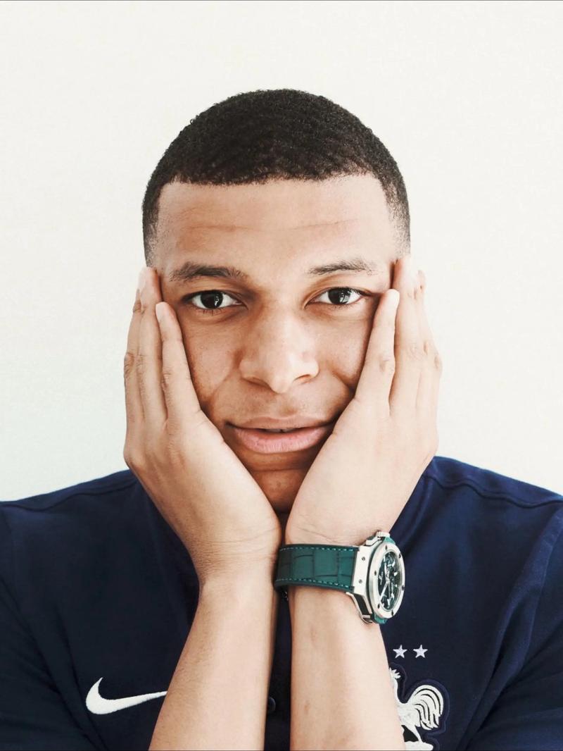 2-1！95分钟绝杀 英超13.1亿豪门18场不败终结 5.5亿战舰10轮9胜（英超2-1定胜负：95分钟绝杀，13.1亿豪门18场不败止步，5.5亿劲旅10轮9胜）