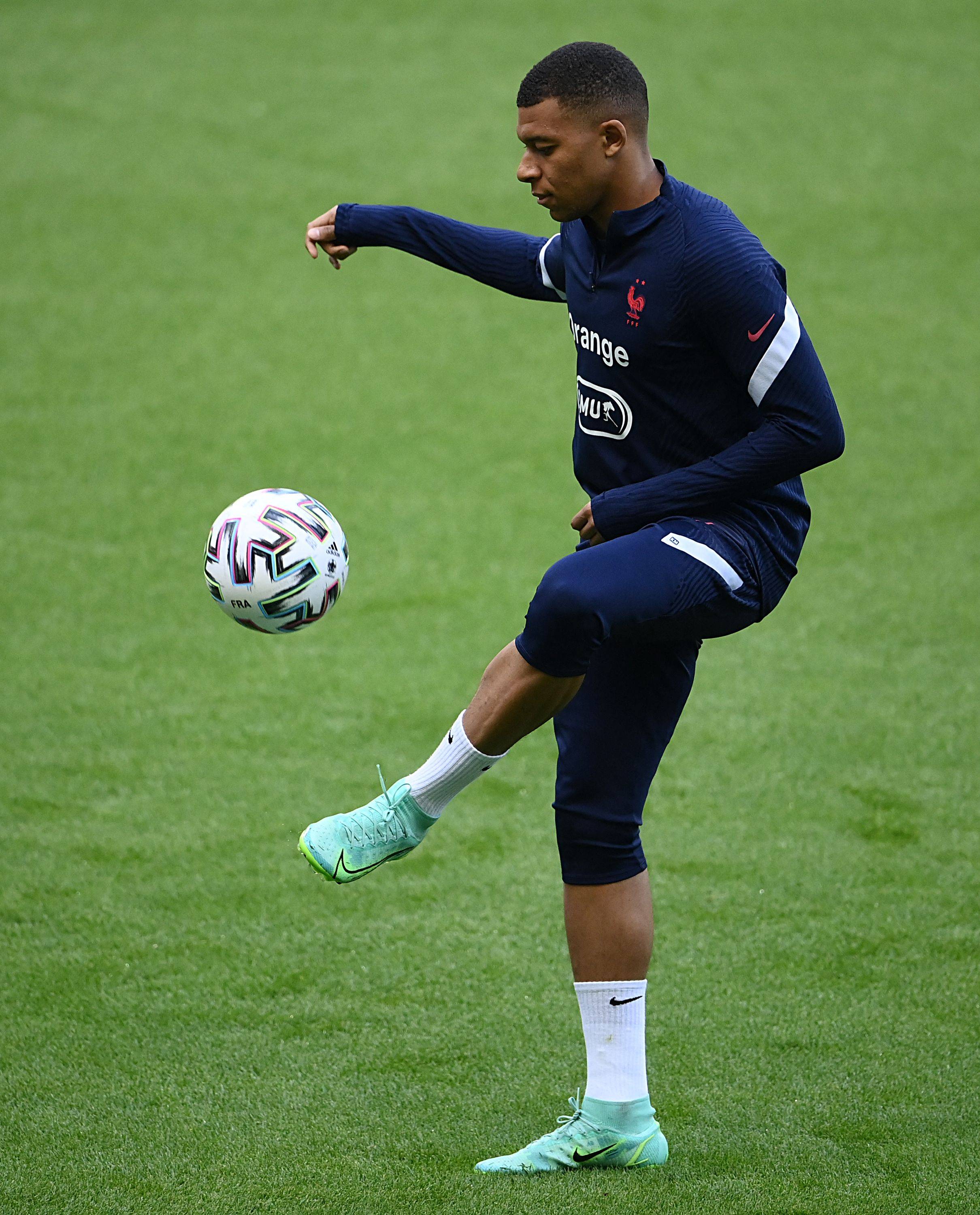 威少成为历史上连续3场砍25分+5板+5助年纪最大的控卫