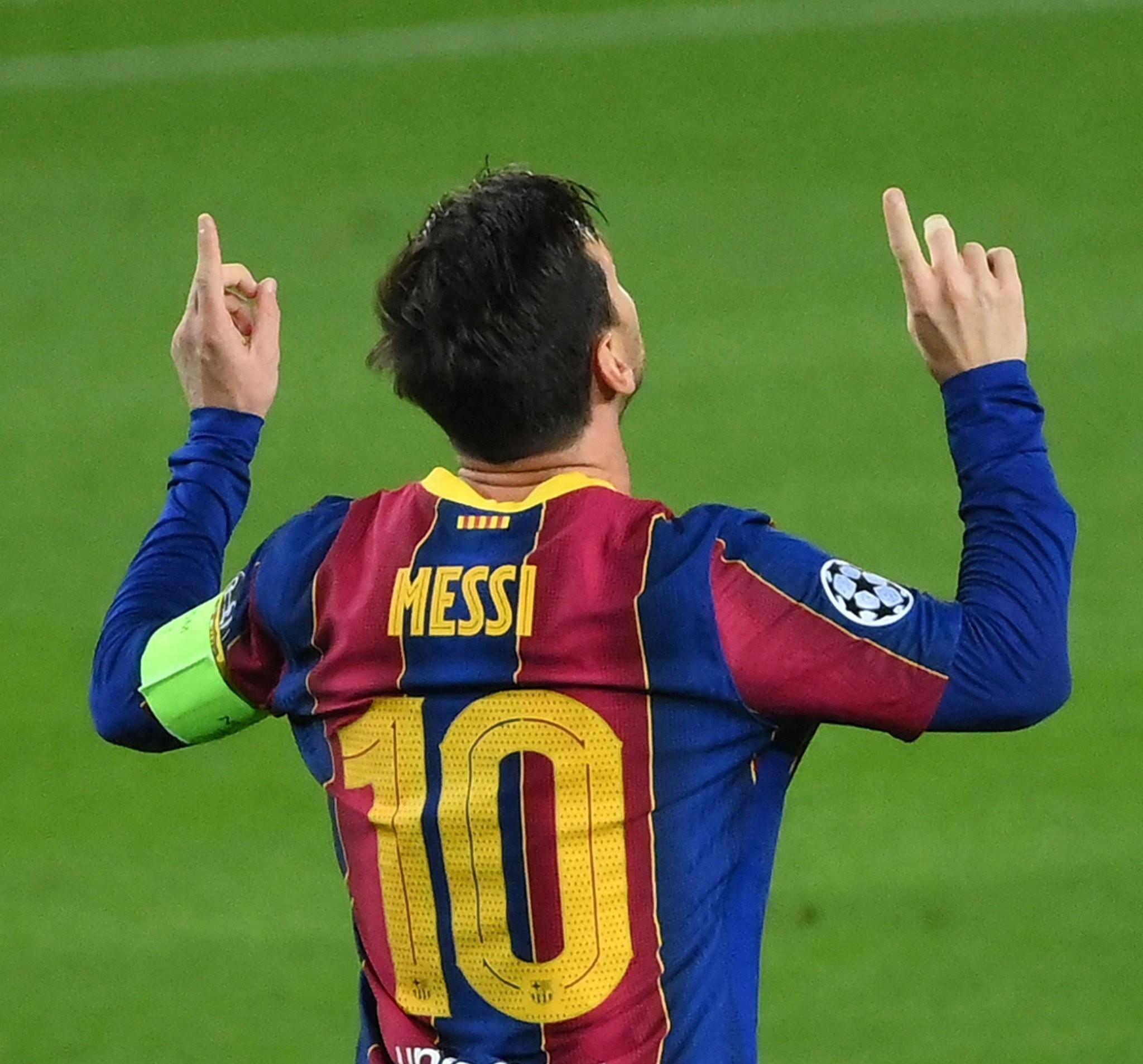 官方：米兰与18岁中场萨拉完成续约；据悉新合同到2030年