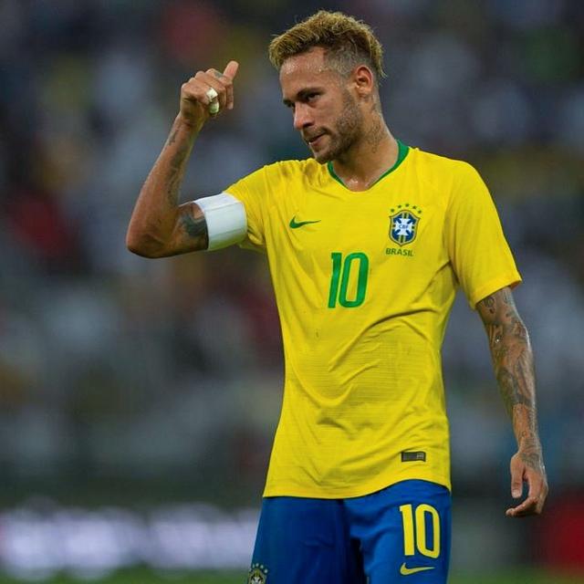 刚收获个人西甲首助😓阿诺德在对阵毕巴的比赛中受伤下场（刚献西甲生涯首助，阿诺德对毕巴比赛伤退）