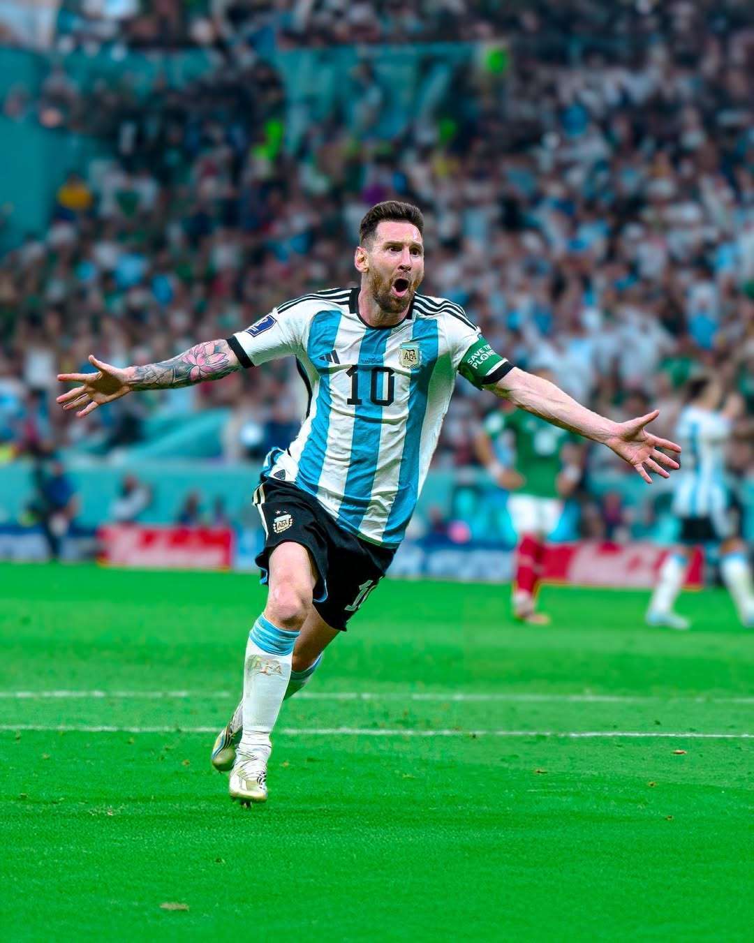 在对阵马竞的比赛中，巴萨球迷打出横幅表达对阿劳霍的支持