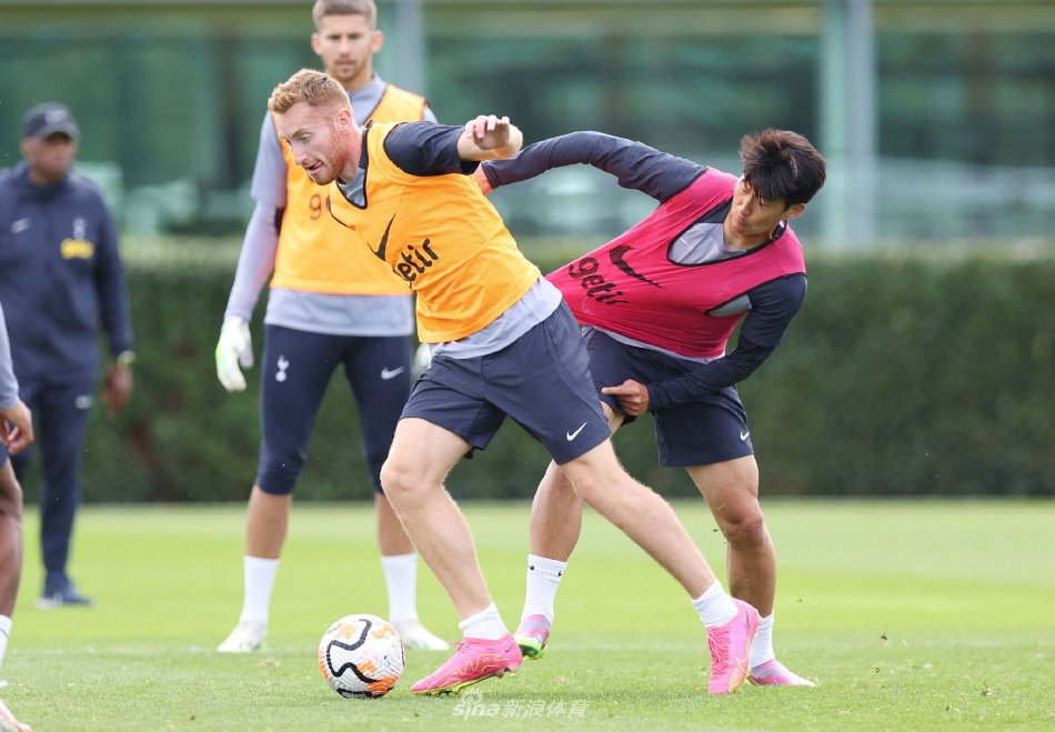 邹市明从奥运冠军到创业失败，经历挫折与反思，展现人生选择与责任的复杂性。