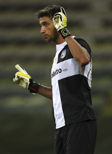 球迷为他唱满整场