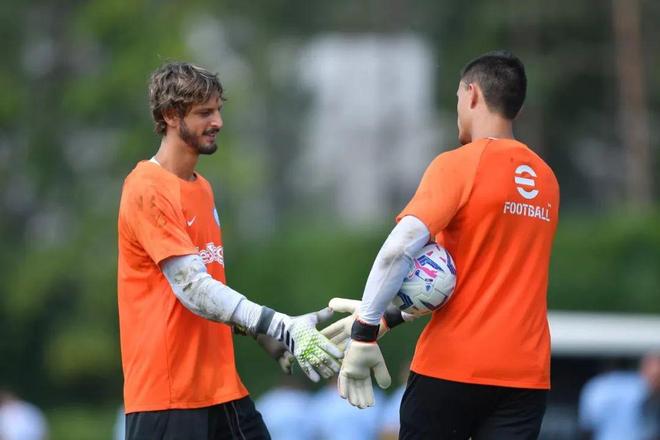 篮球CBA赛场出现精彩扣篮