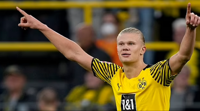 官方：穆西亚拉回归拜仁，并参加了球队今天的合练（拜仁官方：穆西亚拉归队，今日随队合练）