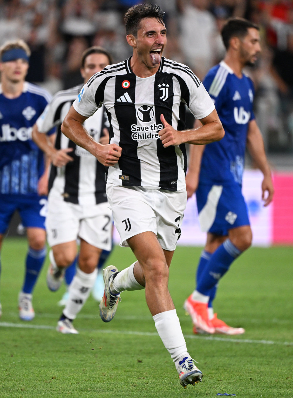 曼晚：利用大数据推算，最适合曼城右后卫位置的人选是埃纳