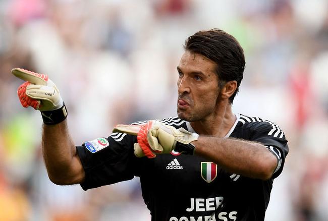 世体：巴萨引援名单已有多名后卫，奥塔门迪与德弗莱等人在列（世体：巴萨后防引援人选众多，奥塔门迪与德弗莱等在列）